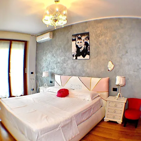 La Maison Rose Apartment